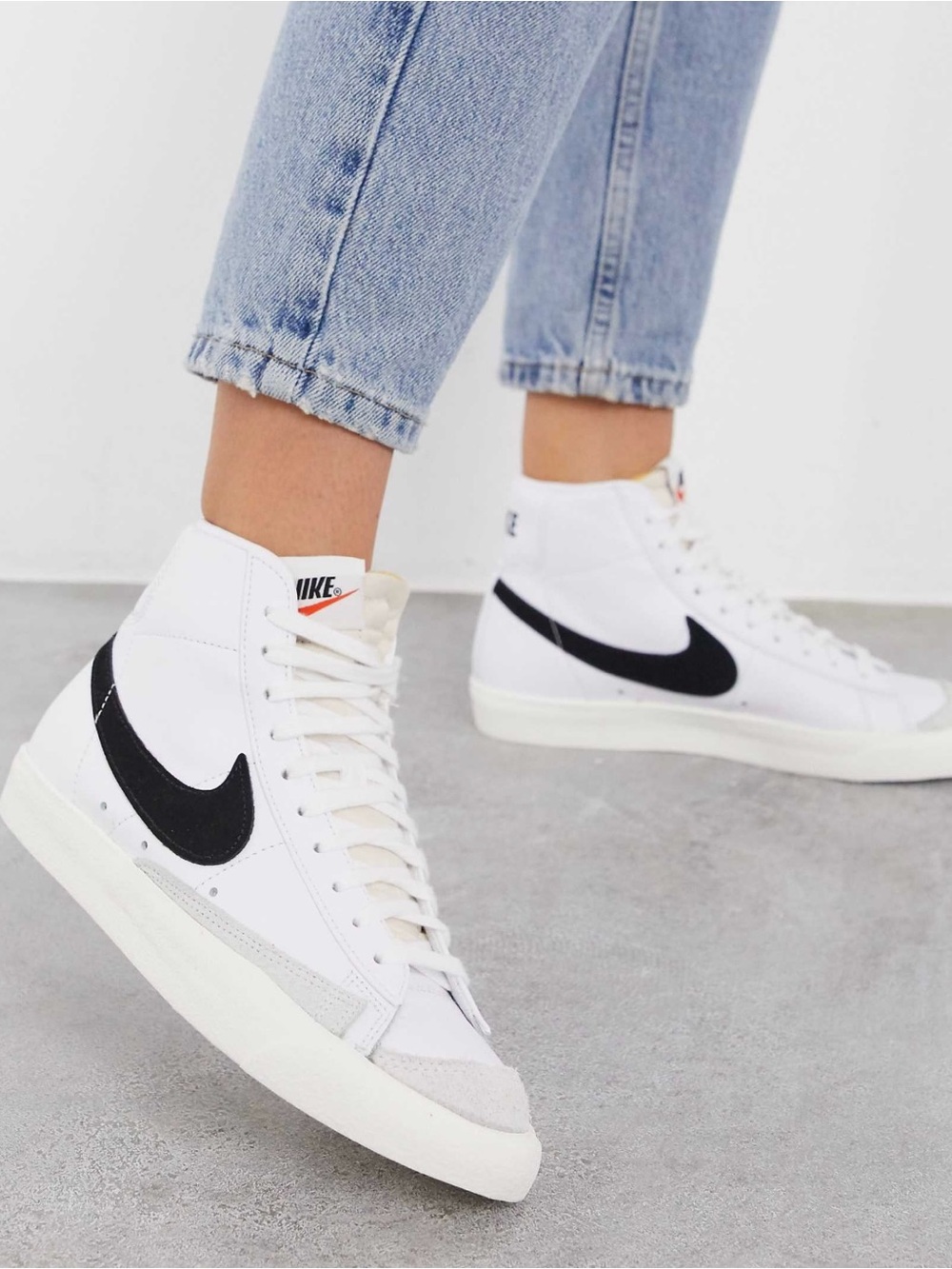 Nike Blazer Mid '77 Junior Boy /Girl White High-Top Sneakers Size 7Y